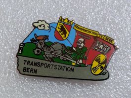 Ansteckpin 255: Transport Station