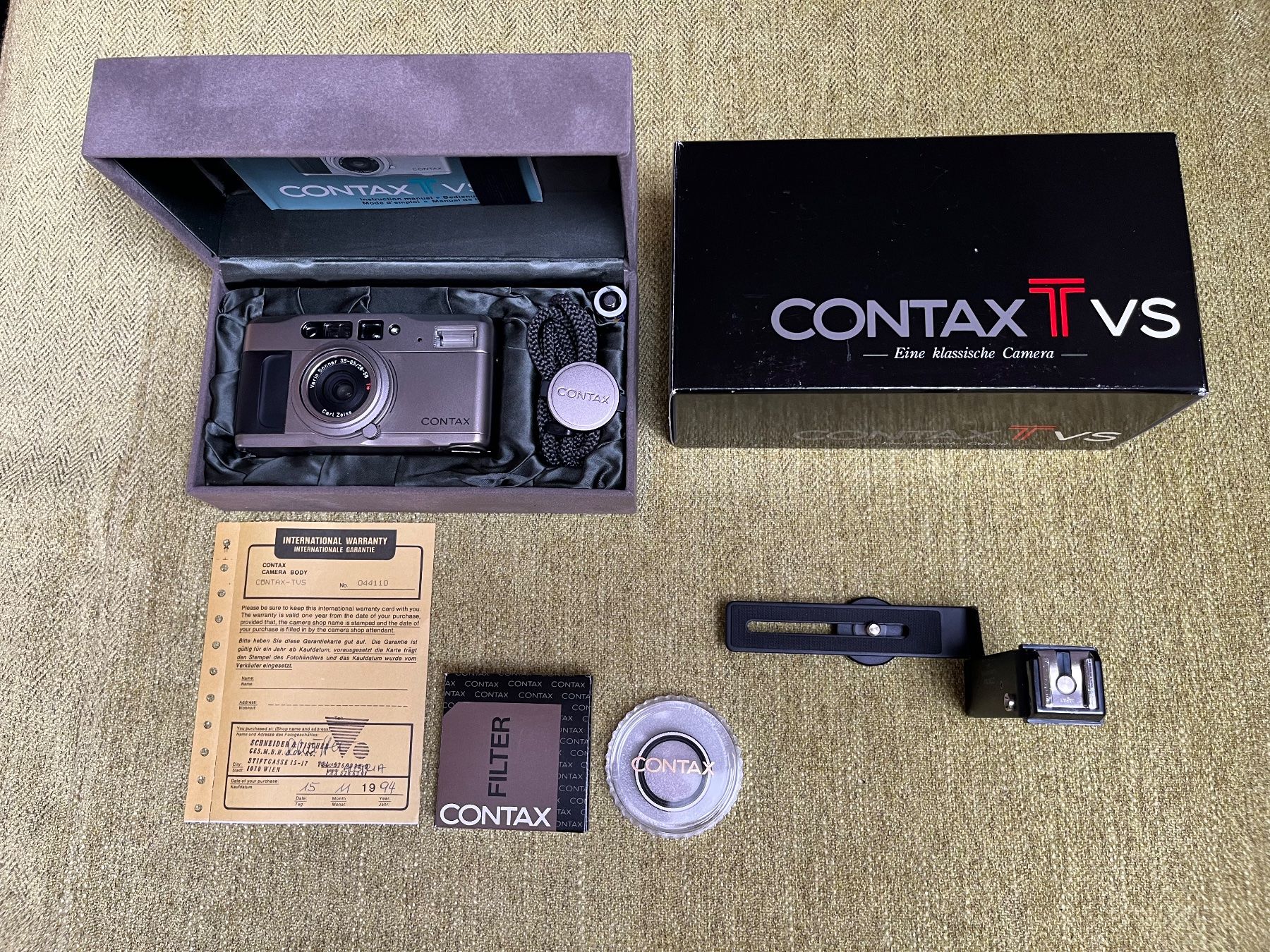 Contax Fotocamera: CONTAX - TVS  in Box inkl. UV-Filter und Flash-Adapter – Usato da Escholzmatt venduto da Grafix 5