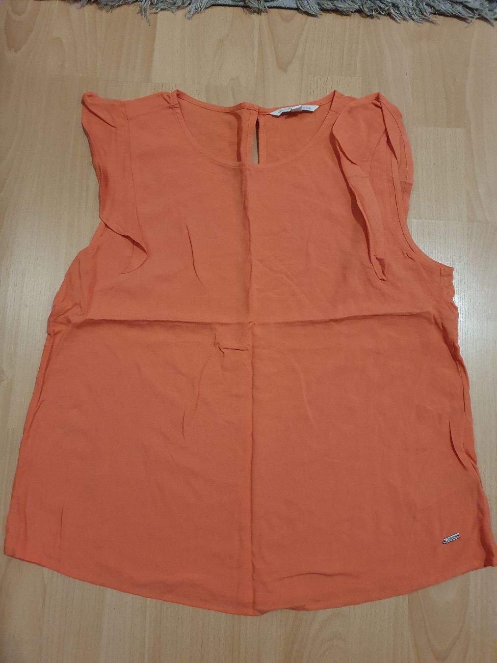 Tom Tailor T-shirt: neues ärmelloses T-Shirt von Tom Tailor – Nuovo (secondo la descrizione) da St. Gallen venduto da 1811123