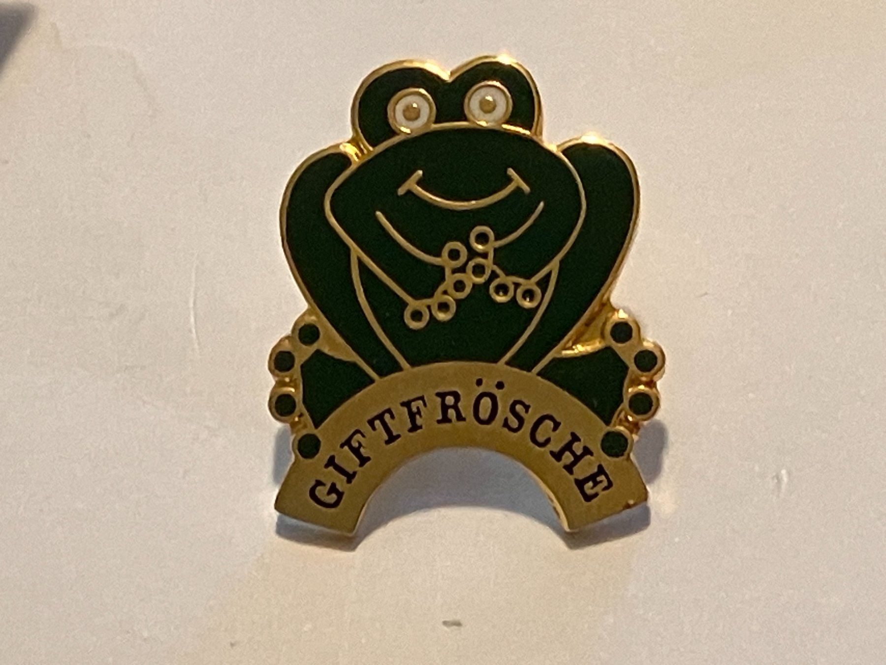 Placchette & Badge: 1 Pin Giftfrösche – Usato da Basel venduto da djwwpp