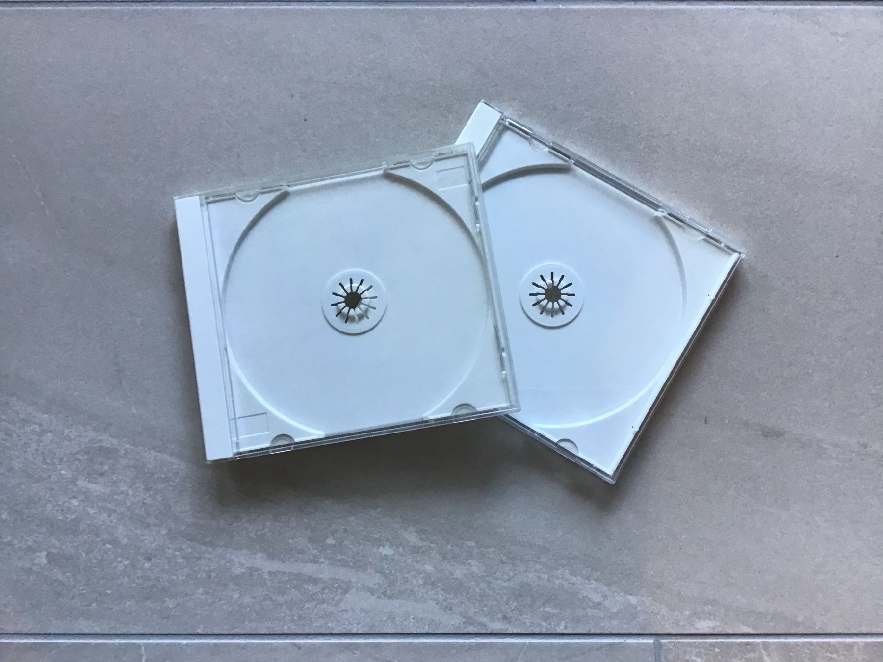 CD: CD Hülle 2-er Set weiss normale Dicke – Usato da Giswil venduto da Pingu109