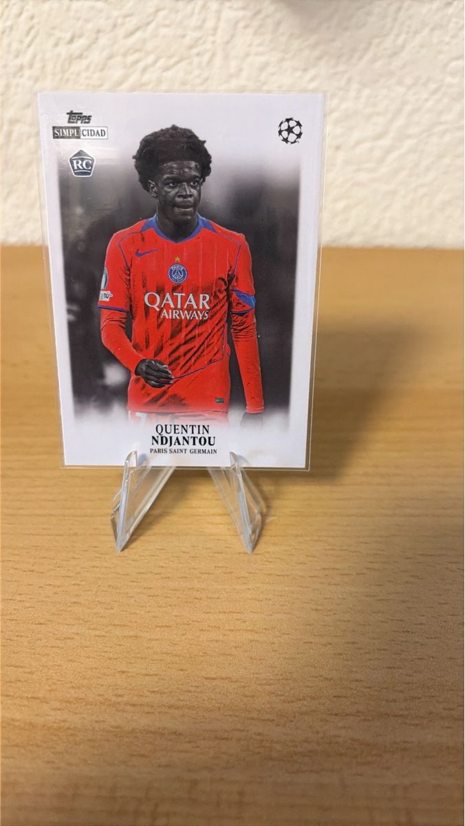 Topps Carte collezionabili: Carte de collection Topps Quentin N'Djantou RC – Nuovo (secondo la descrizione) da la chaux-de-fonds venduto da swann88