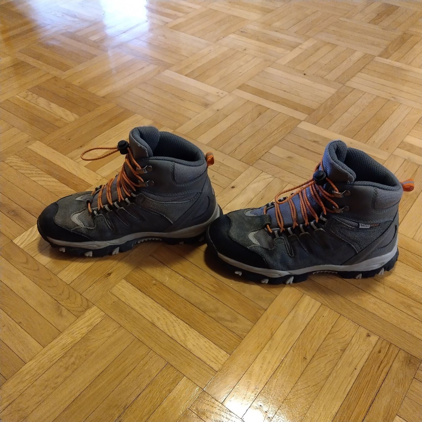 Scarpe da uomo: Wanderschuhe, Grau/Orange, Grösse 32 – Usato da Oberdorf NW venduto da niederj 2