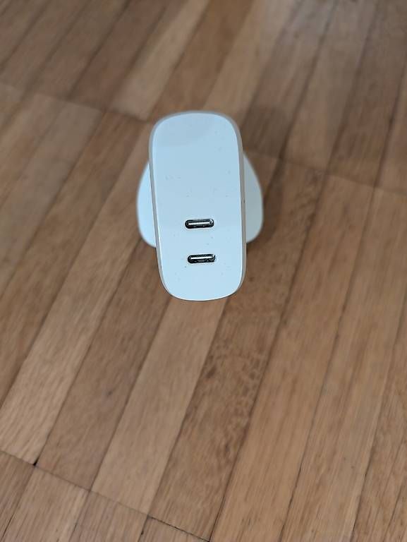 Belkin Unità & Adattatore: UK Stecker Type g mit USB-C belkin – Usato da Luzern venduto da Laraelena
