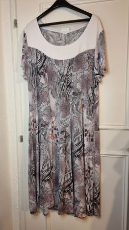 Kleid Größe 2XL/3XL