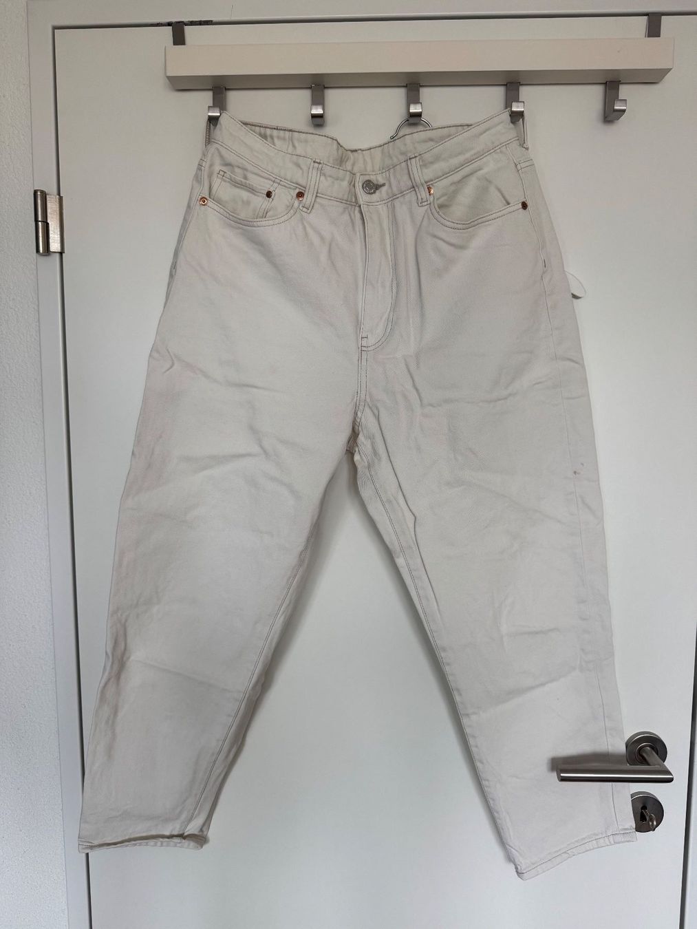 H&M Jeans: Weisse High-Waist Jeans – Usato da Winterthur venduto da TL123 1