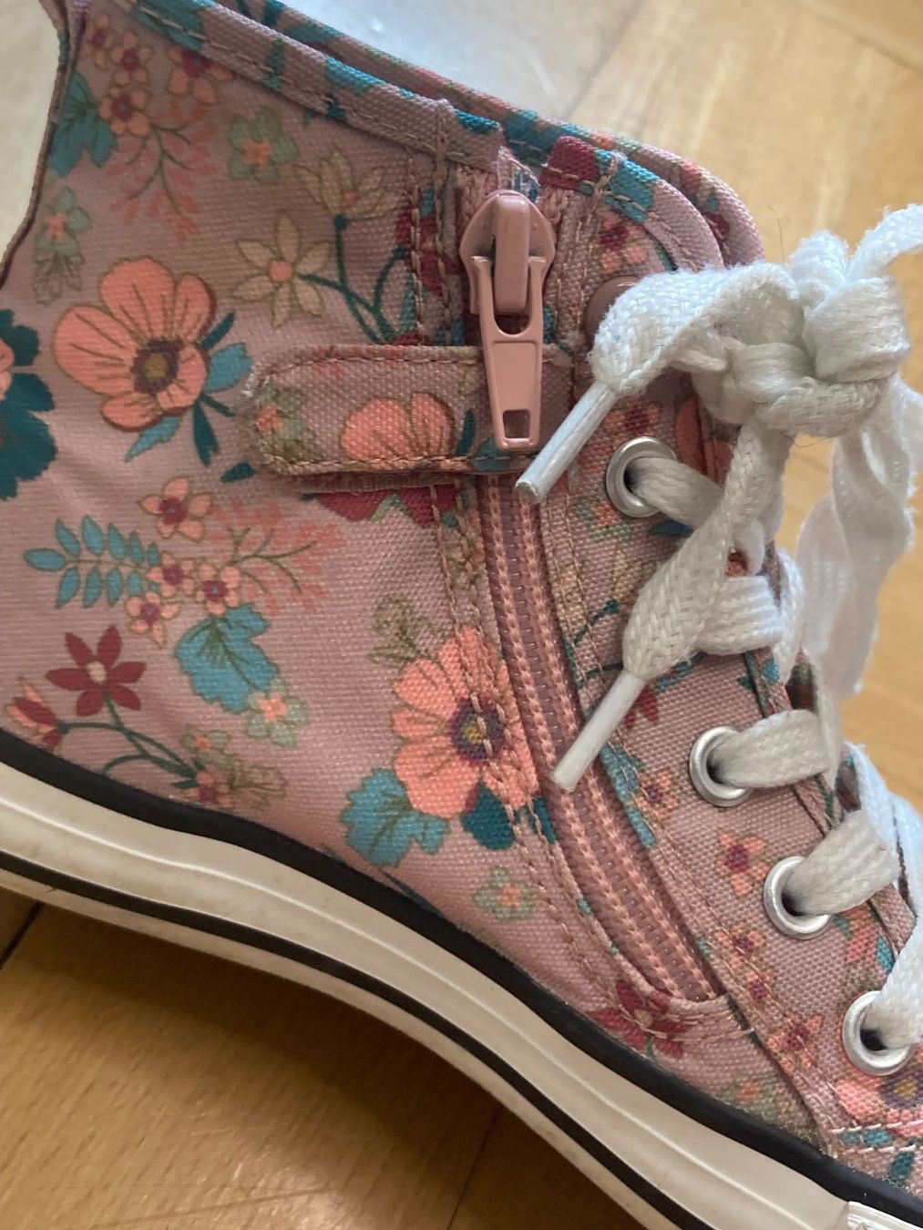 Scarpe per ragazze: Chucks mit Blumenmuster, Gr. 31 – Usato da Bern venduto da P-Lina 1