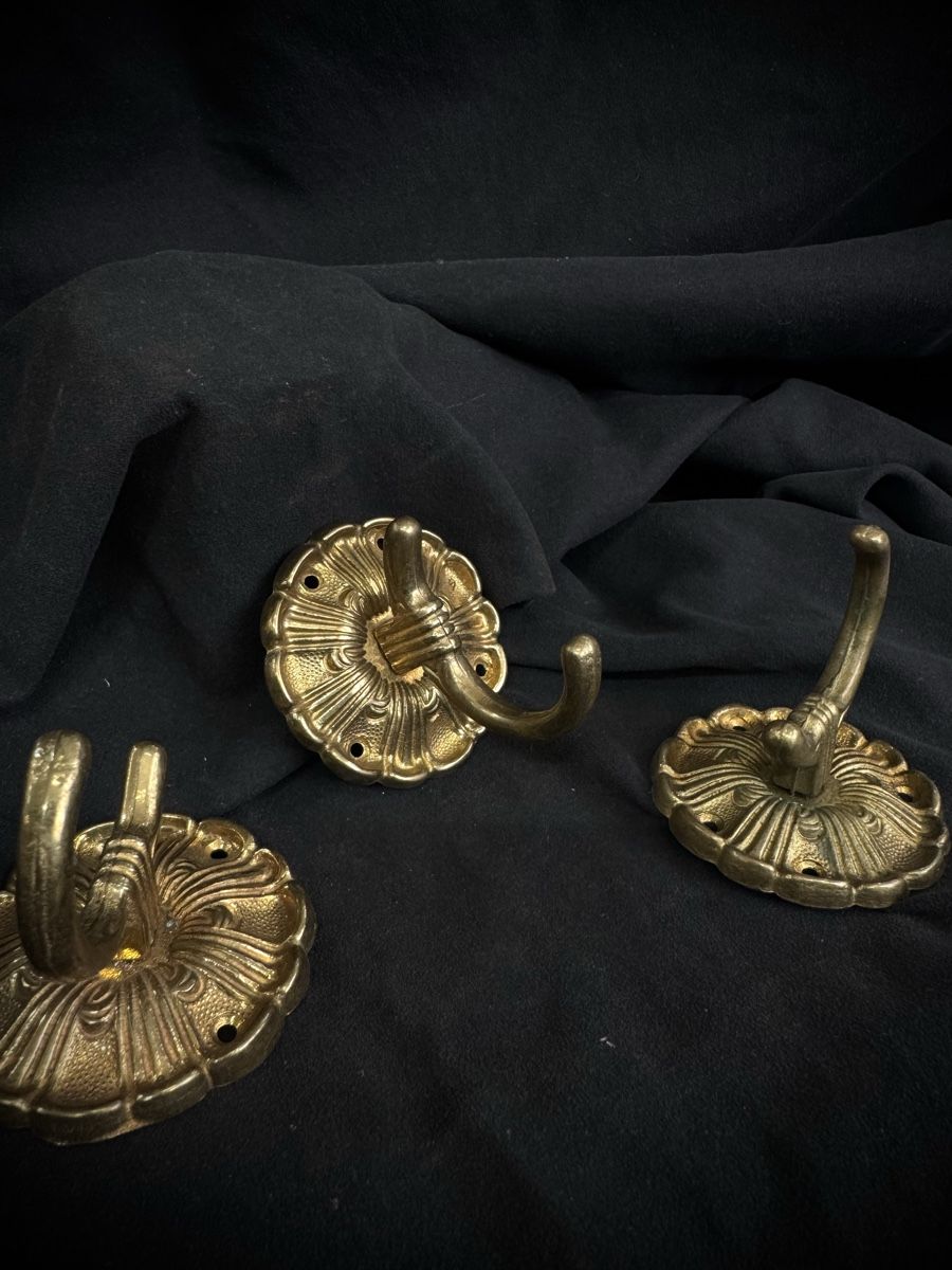 Eisenwaren: 3 Brass Decorative Hooks – Gebraucht aus Bern von nkink 2