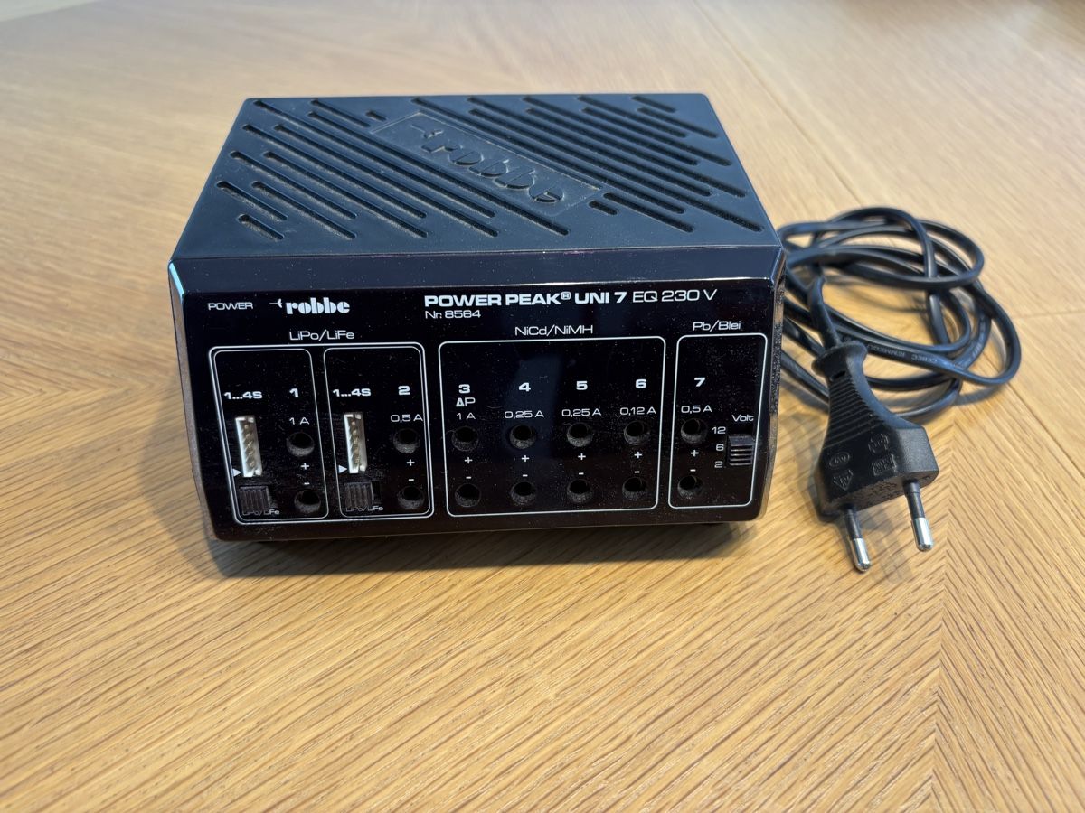 Robbe Caricabatterie: Robbe Powerpeak Uni 7 – Usato da Lyss venduto da Innaja