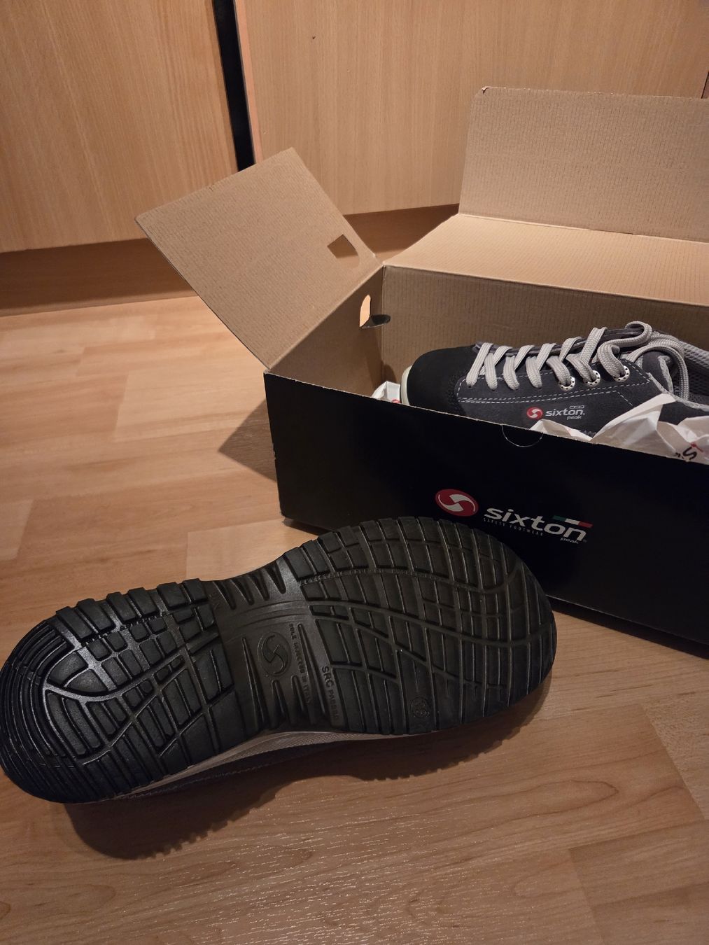 Scarpe da uomo: Sixton Pasitos S3 SRC ESD Arbeitschuhe Grau Schwarz Gr. 39 – Nuovo e nell'imballaggio originale da Kappelen venduto da daxus21 3