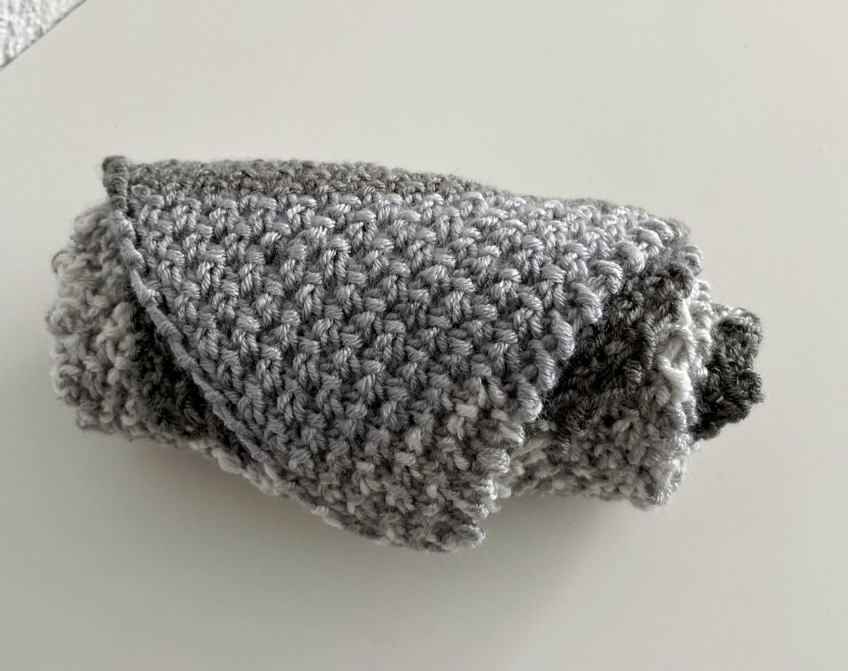 Foulard & Sciarpe: Halstuch / Schal mit Schlüsselloch-Technik – Nuovo e nell'imballaggio originale da Täuffelen venduto da sohalt 2