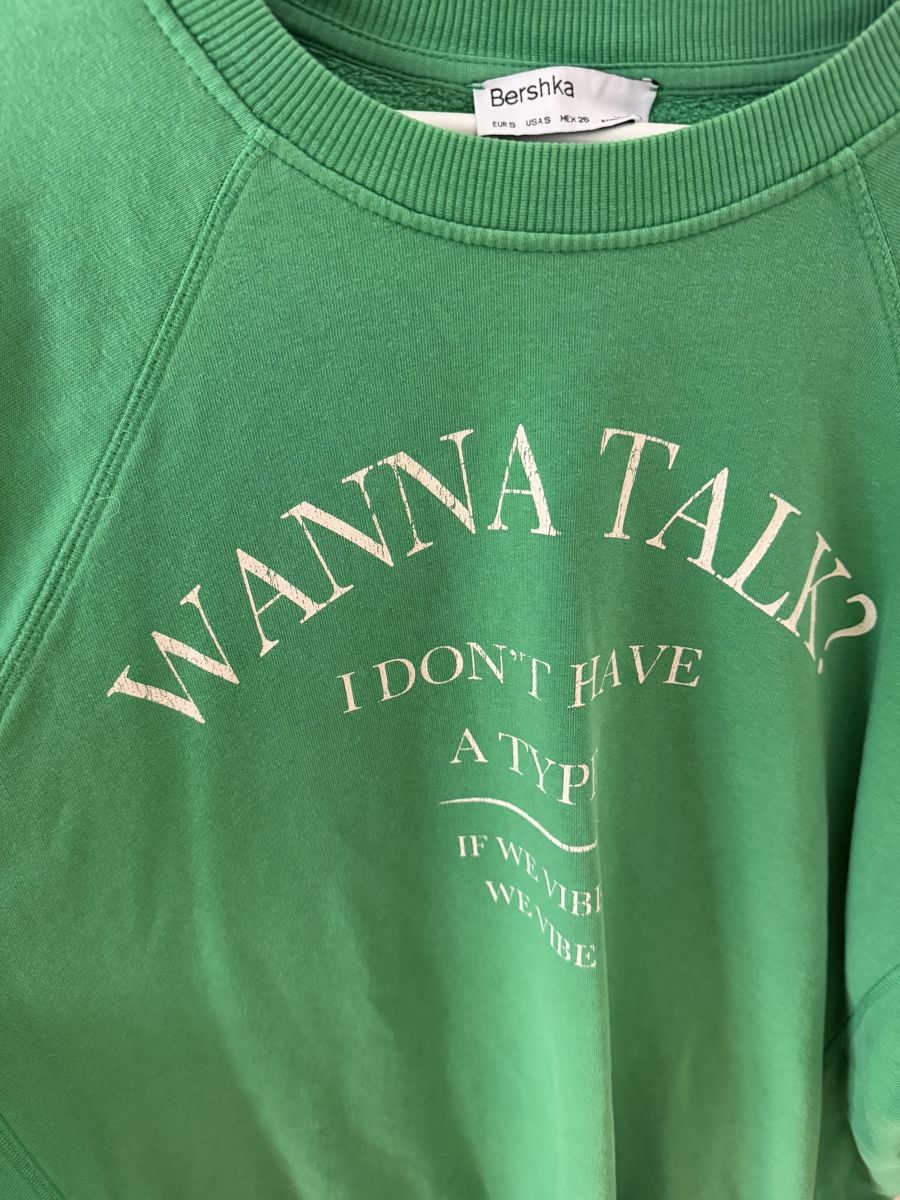 Bershka Pullover & Sweatshirts: Bershka Pullover grün Grösse S mit Aufdruck – Gebraucht aus Winterthur von LarissaChiara27 1