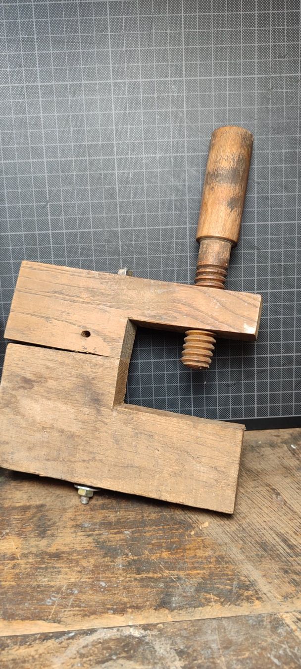 Tutti gli attrezzi: 2 Wunderschöne alte Holz Schraubzwingen – Usato da Gelterkinden venduto da MYSTOREFORYOU4460 4