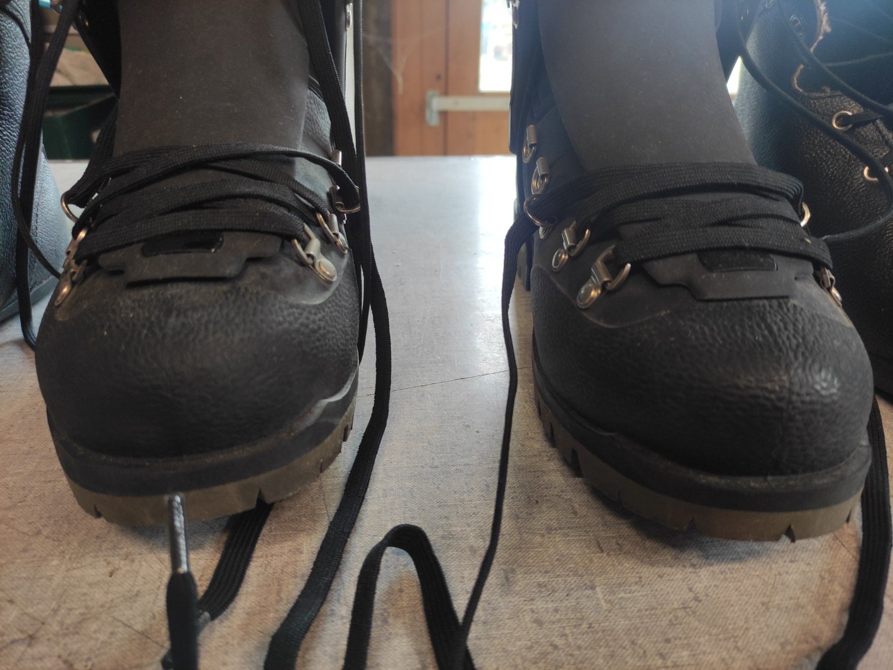 Raichle Scarpe da uomo: Raichle Schalenschuhe 7.5 UK – Nuovo (secondo la descrizione) da Provence venduto da Finbotsy 1