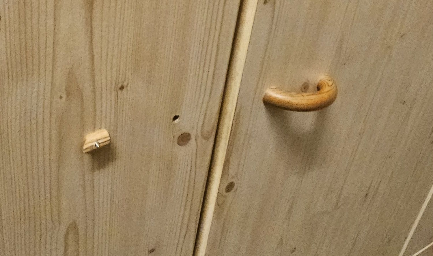 Schränke: Kleiderschrank – Gebraucht aus Zürich von zumbie777 3