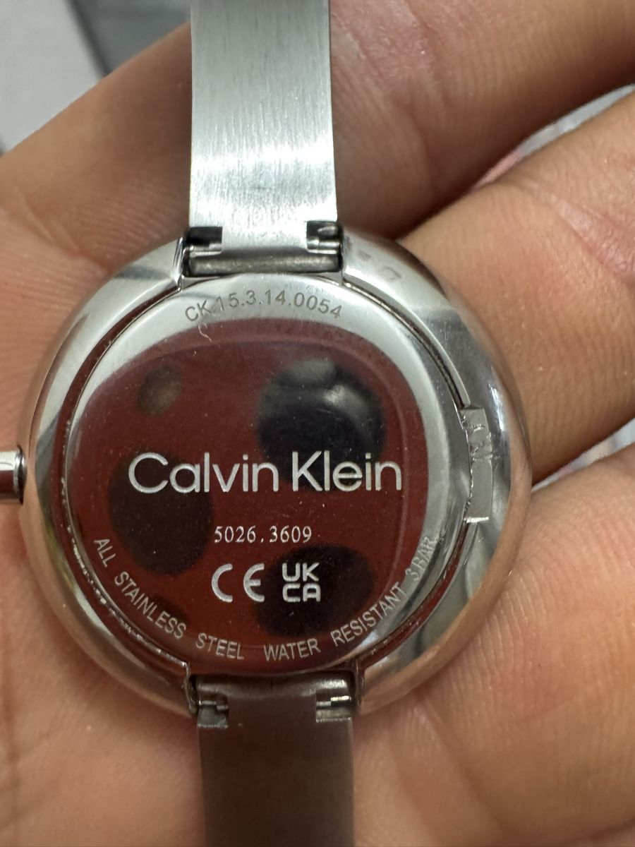 Calvin Klein Montres: Calvin Klein Watch ladies silver tone  – D'occasion à Gerlafingen par naj_vj8s 1