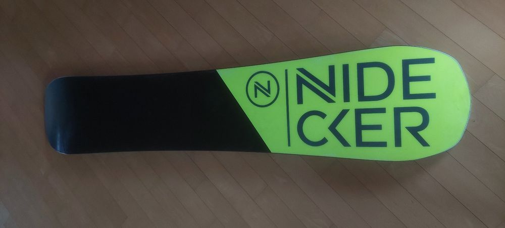 Snowboard mit Bindung 6