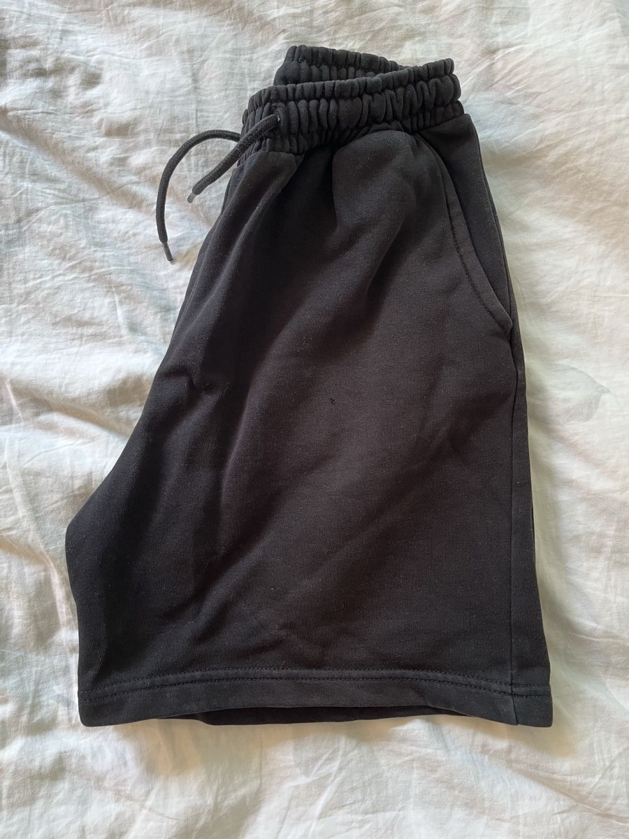 Weekday Pantaloni: WeekDay Shorts XS Schwarz Baumwolle – Usato da Zürich venduto da Richard_En_Passant 3