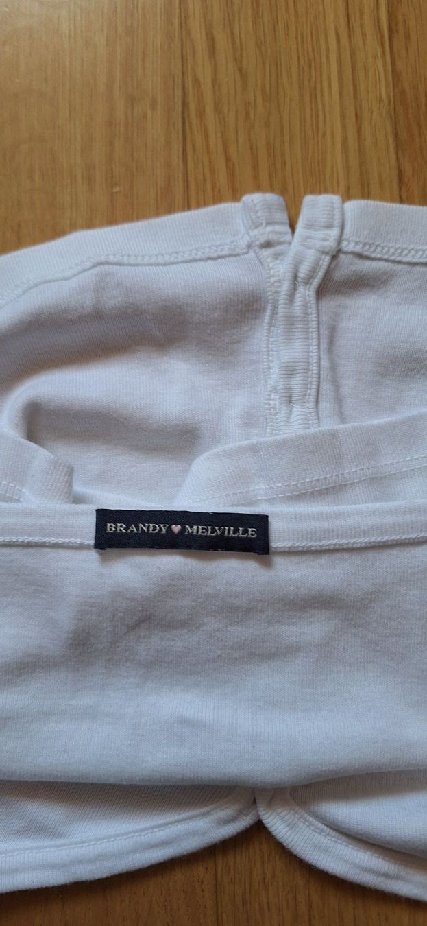 Brandy Melville T-shirt: Brandy Melville, top blanc – Nuovo e nell'imballaggio originale da Lussery-Villars venduto da pousinete02 2