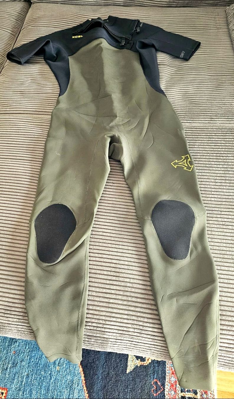 Mute per immersioni: NEUWERTIGER NIE BENUTZER NEOPREN/ WETSUIT – Nuovo (secondo la descrizione) da Laupen BE venduto da AUSSIEGIRL1109