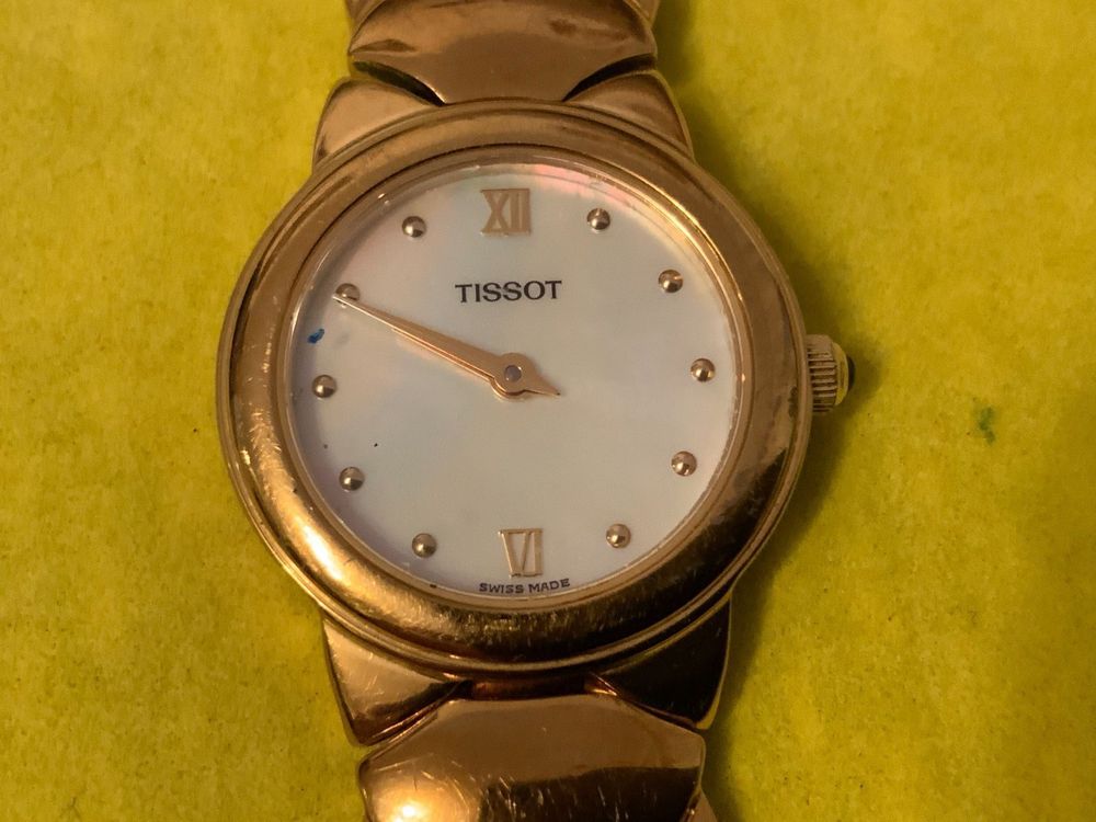 Tissot Damenuhr G324K l uft Acheter sur Ricardo