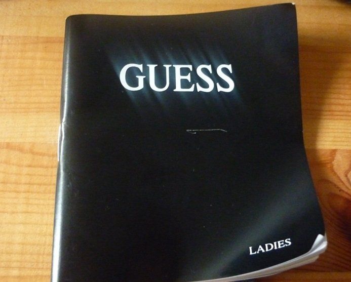 Guess Montres: 2 GUESS- Schmuck-/ Uhrenbeutel – D'occasion à Adliswil par di_hans 6