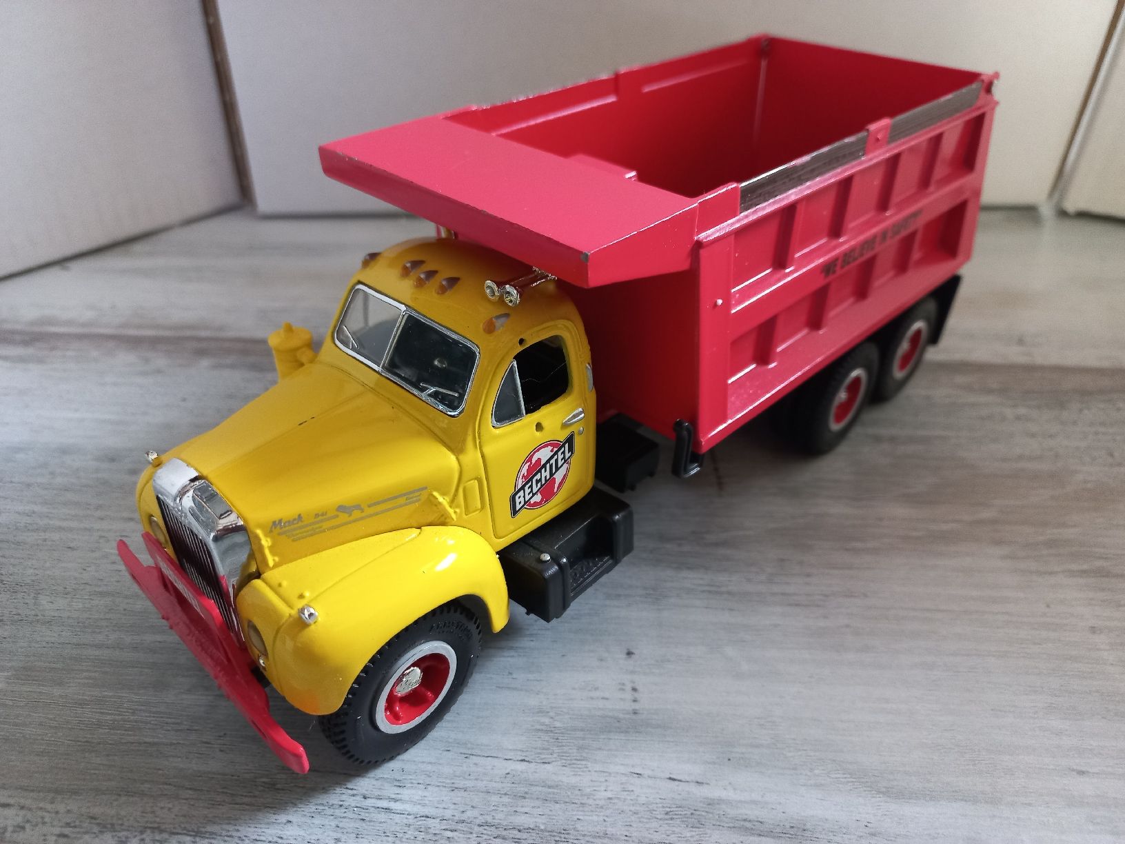 Modellautos: Mack B61 1/34 First Gear – Gebraucht aus Attalens von remy_s00 2