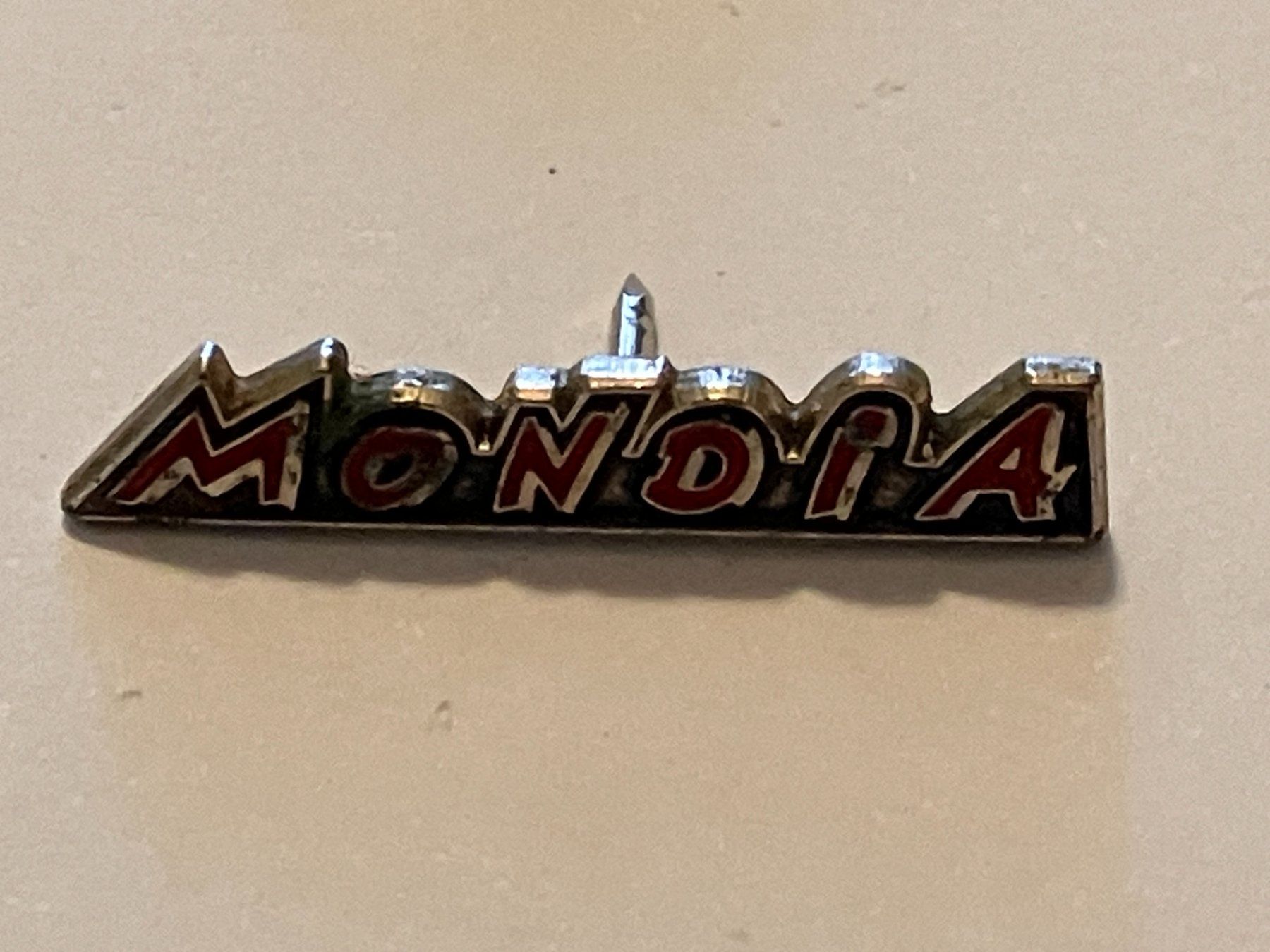 Placchette & Badge: 1 Pin Mondia – Usato da Basel venduto da djwwpp