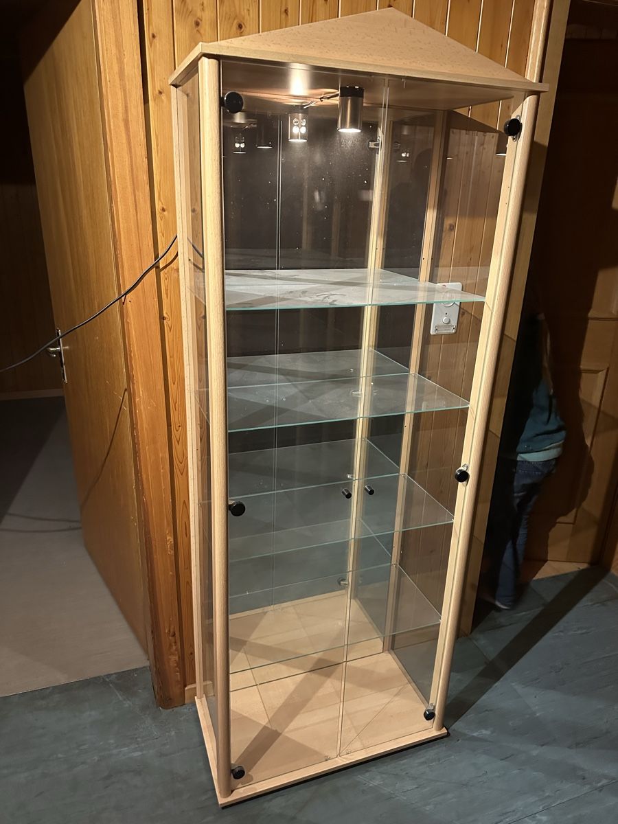 Vitrinen: Vitrine – Gebraucht aus Bristen von DJSchobi