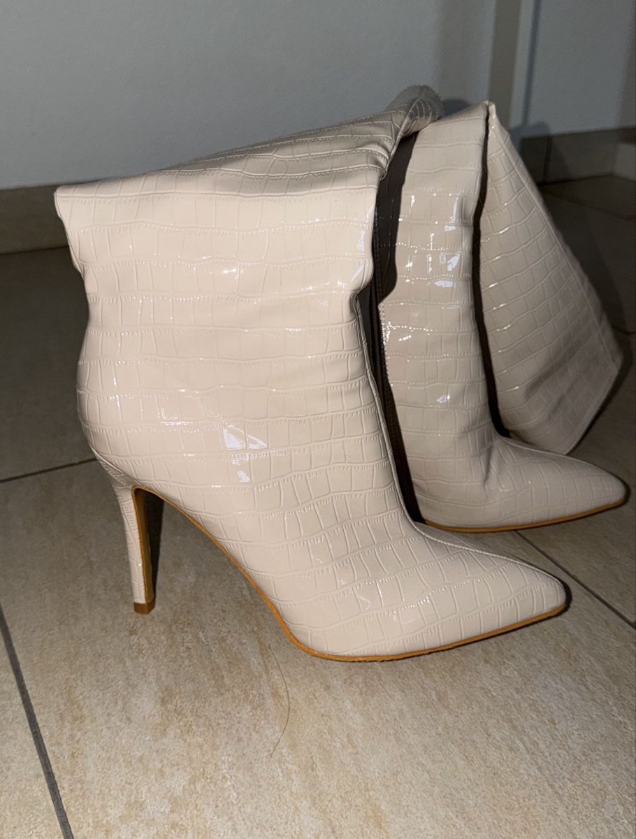 Damenschuhe: Beige high knee stiletto boots – Neu (gemäss Beschreibung) aus Oftringen von soraia.i