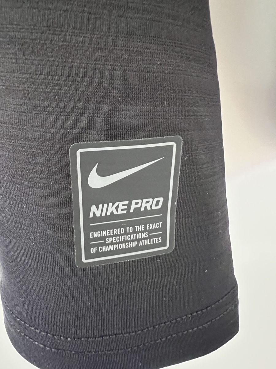 Nike T-shirt: Nike Pro Warm Shirt Grösse M Compression DRI-FIT – Nuovo e nell'imballaggio originale da Zürich venduto da rigani 3