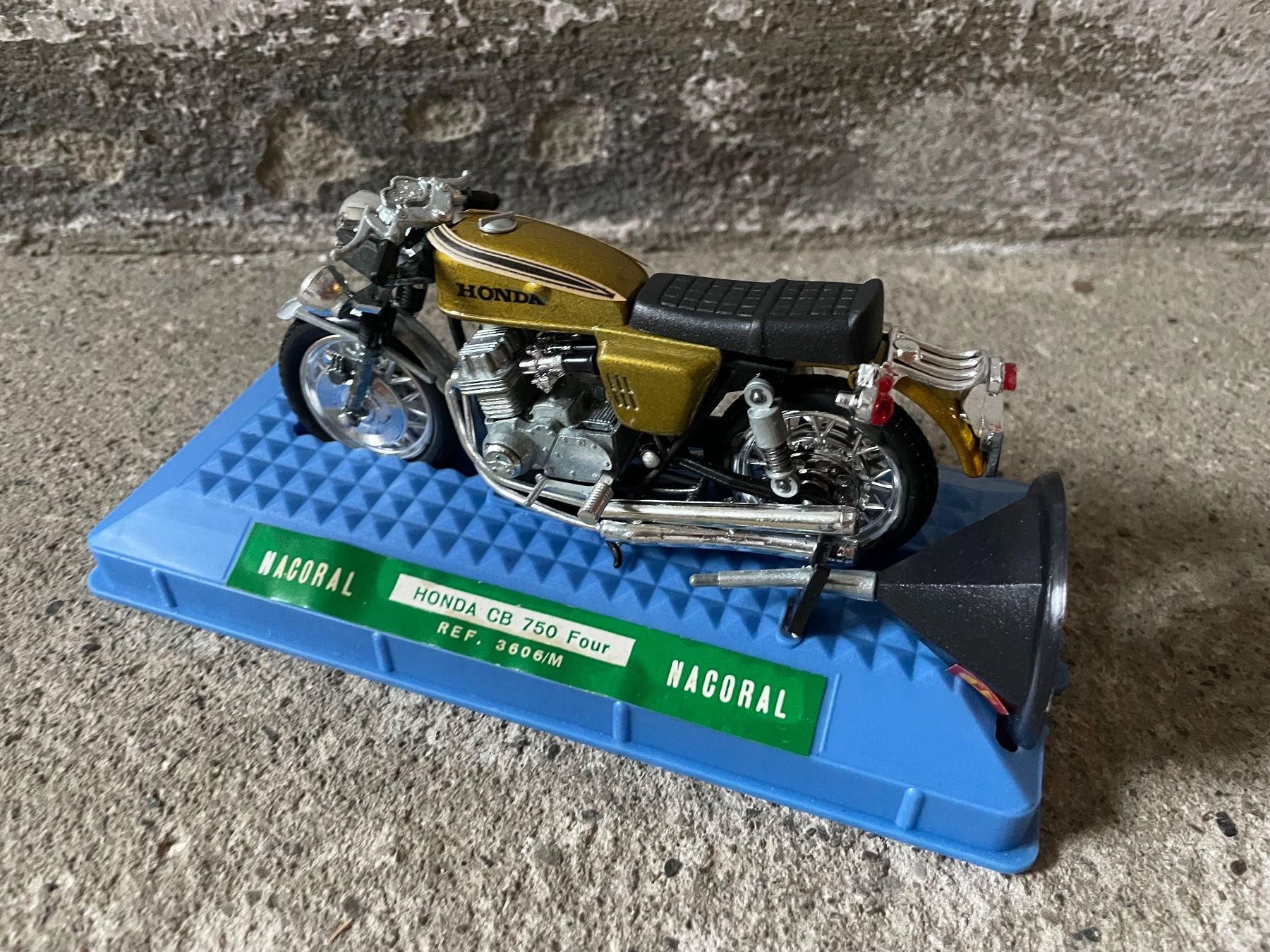 Kit di modellismo & Modellini statici: Honda CB 750 four Töff Modell – Usato da Luzern venduto da mintcar 4