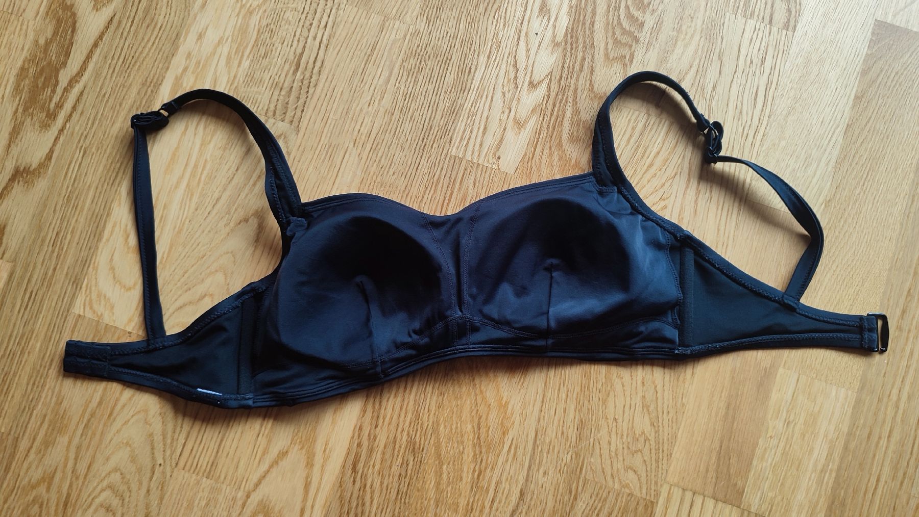 Costumi da bagno & Bikini: Schwarzes Bikinioberteil mit "Knoten" vorne – Usato da Basel venduto da kopfstand 1