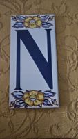 Lettera di ceramica smaltata "N"
