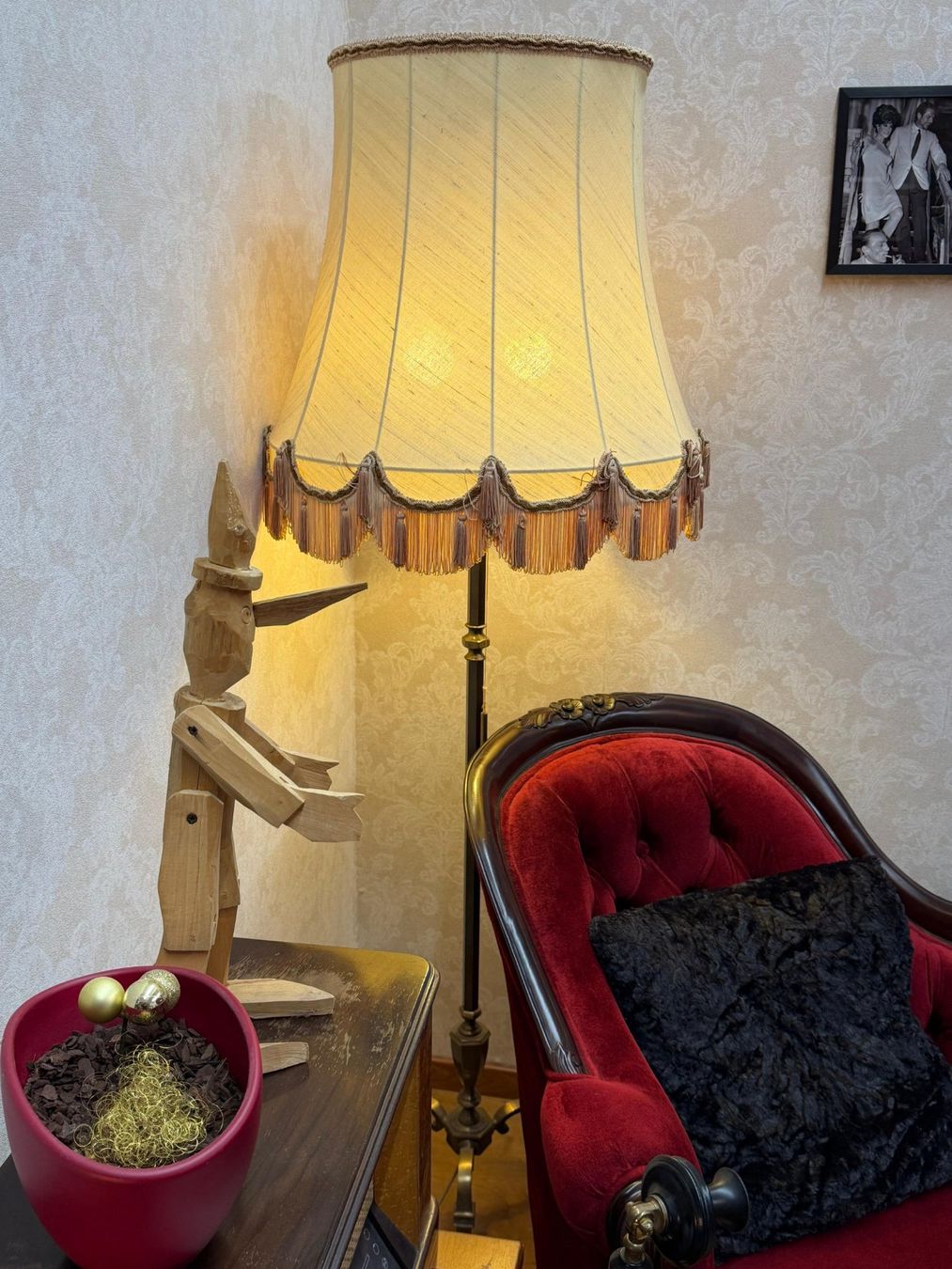 Lampen: Klassische Stehlampe mit Stoffschirm und Fransen – Gebraucht aus Olten von antonio.troia