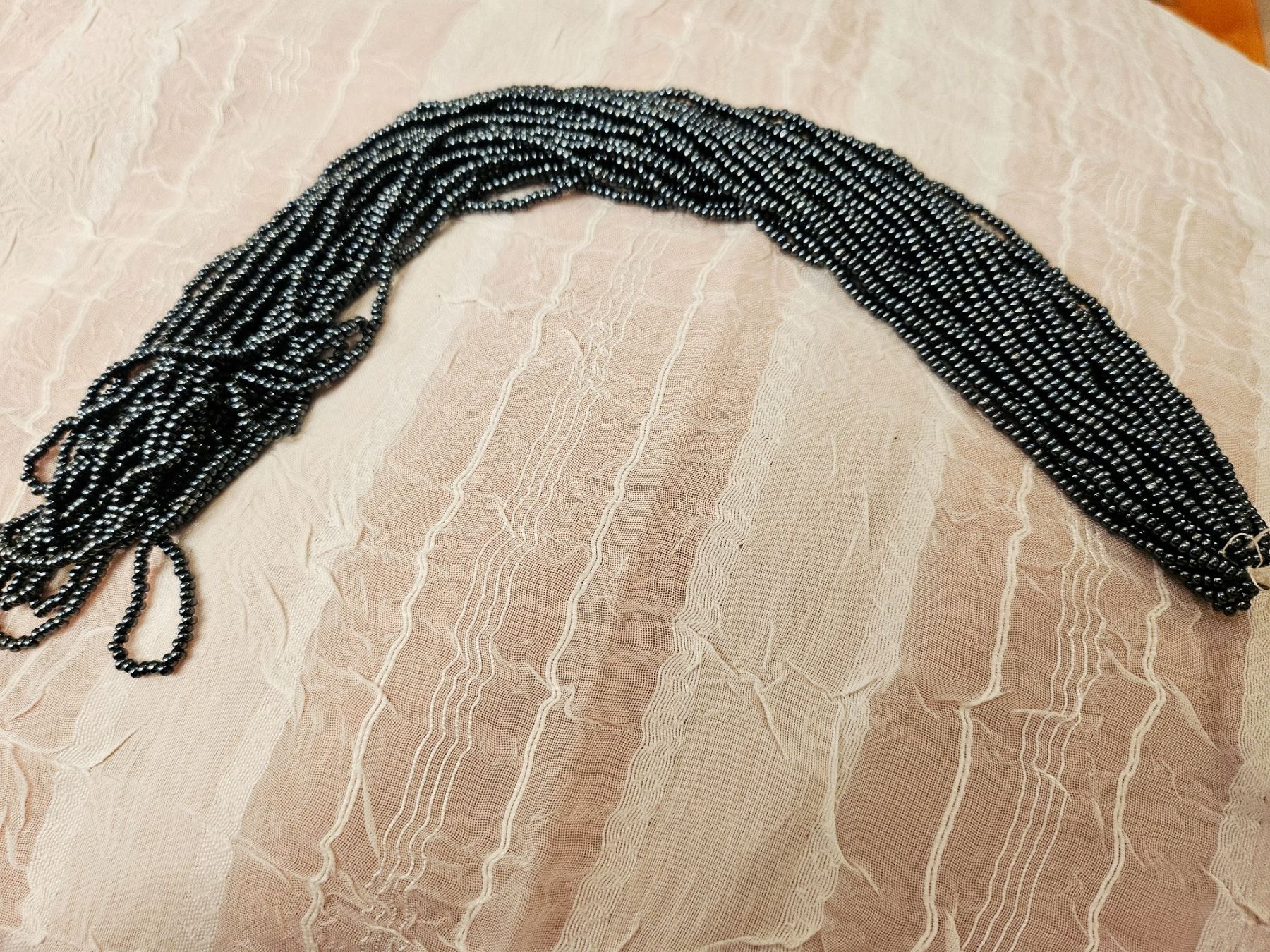 Perle (finte): Rocailles Perlen 2mm  12 stränge nr32 – Nuovo e nell'imballaggio originale da Dietikon venduto da Eleda