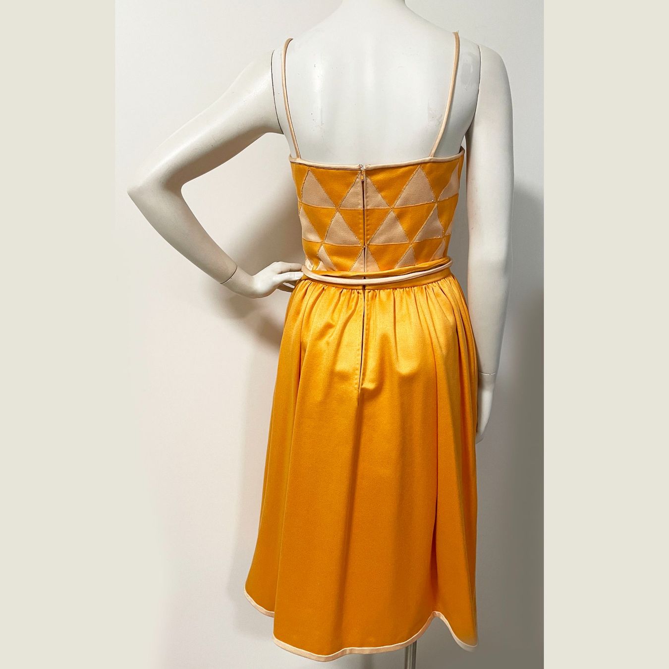 Kleider: Kleid Couture S/M orange Patchwork-Oberteil VINTAGE 1990s – Gebraucht aus Brüttisellen von Buxus 2