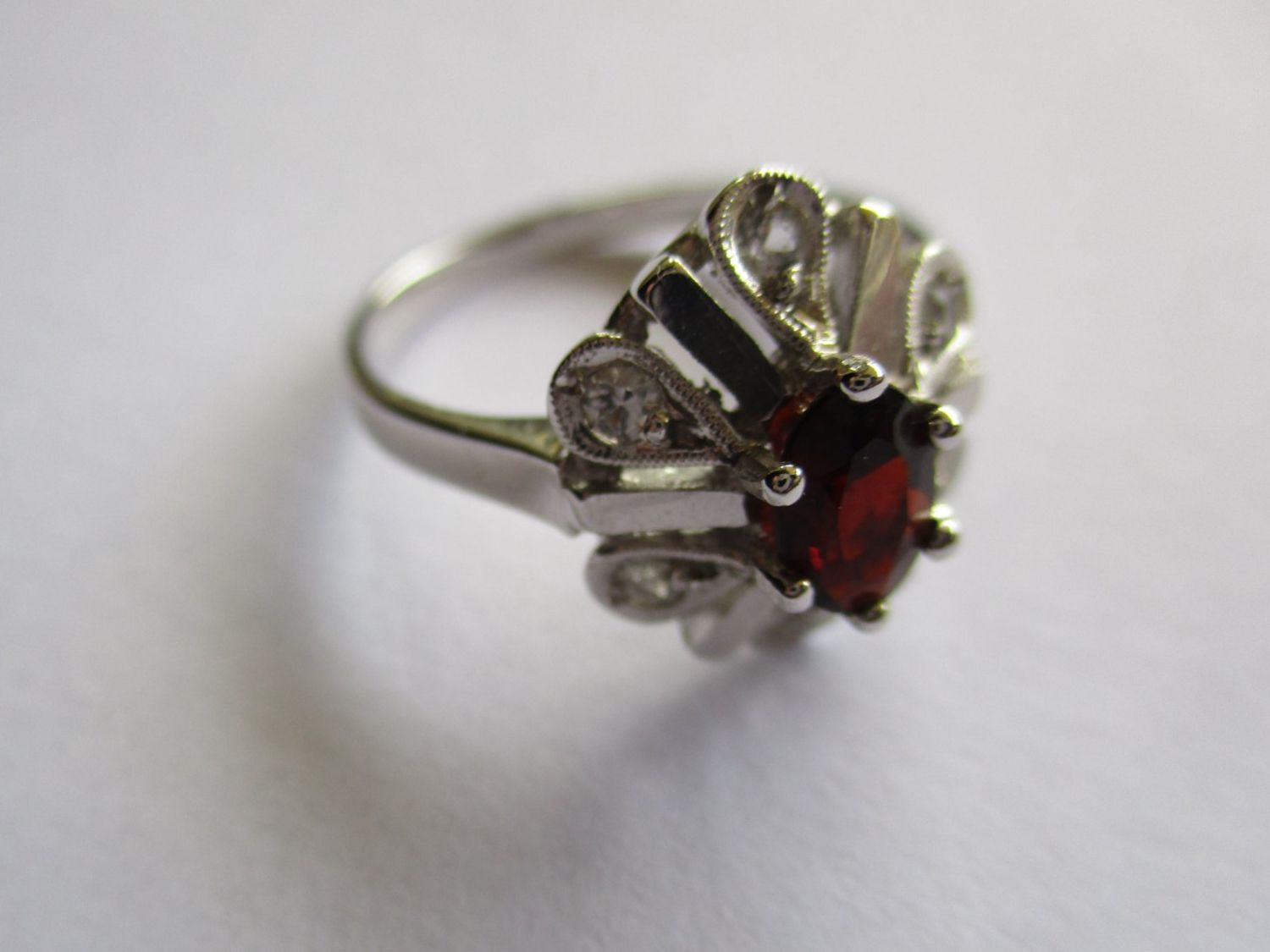 Bagues: Bague argent 800 grenat et zircons – D'occasion à La Sarraz par vic_v6kz