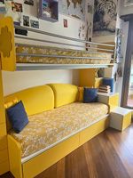 Letto a castello con materassi e cassetti contenitori