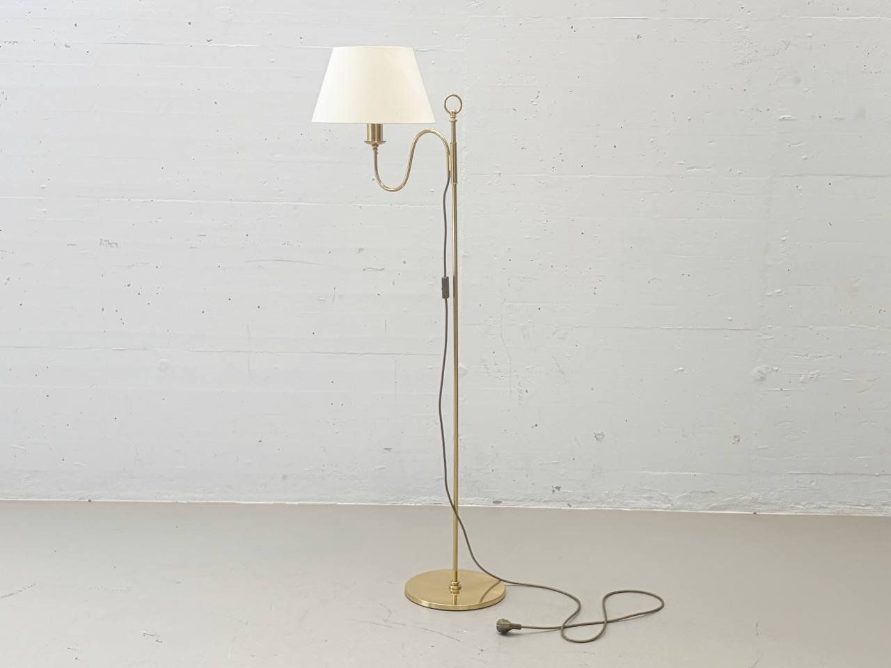 Lampade: Vintage höhenverstellbare Stehleuchte aus Messing – Usato da Zürich venduto da LeMoege 9
