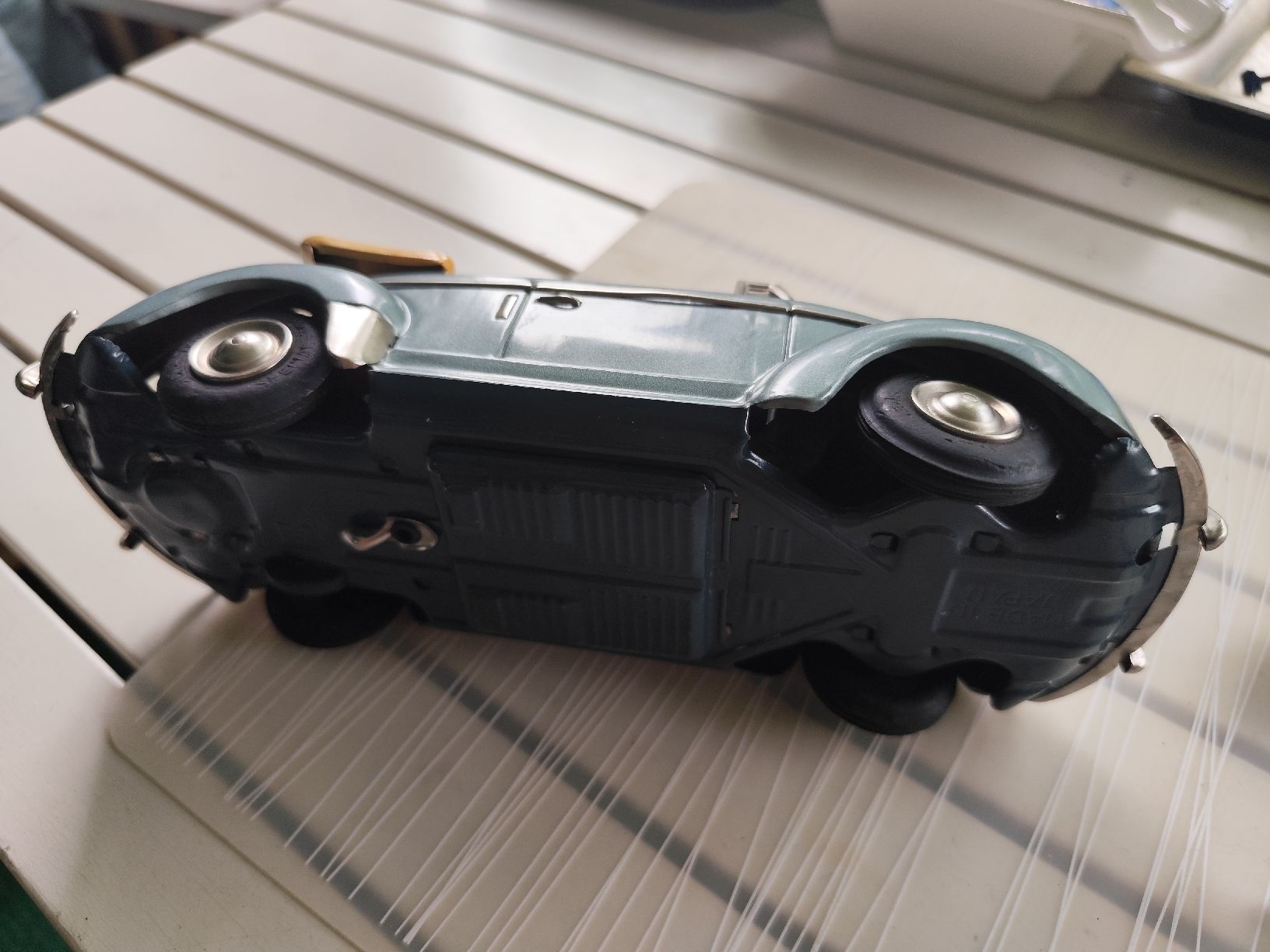 Volkswagen Modellini d'auto: Schöner alter VW käfer Cabrio aus blech – Usato da minusio venduto da bierbrauer 1