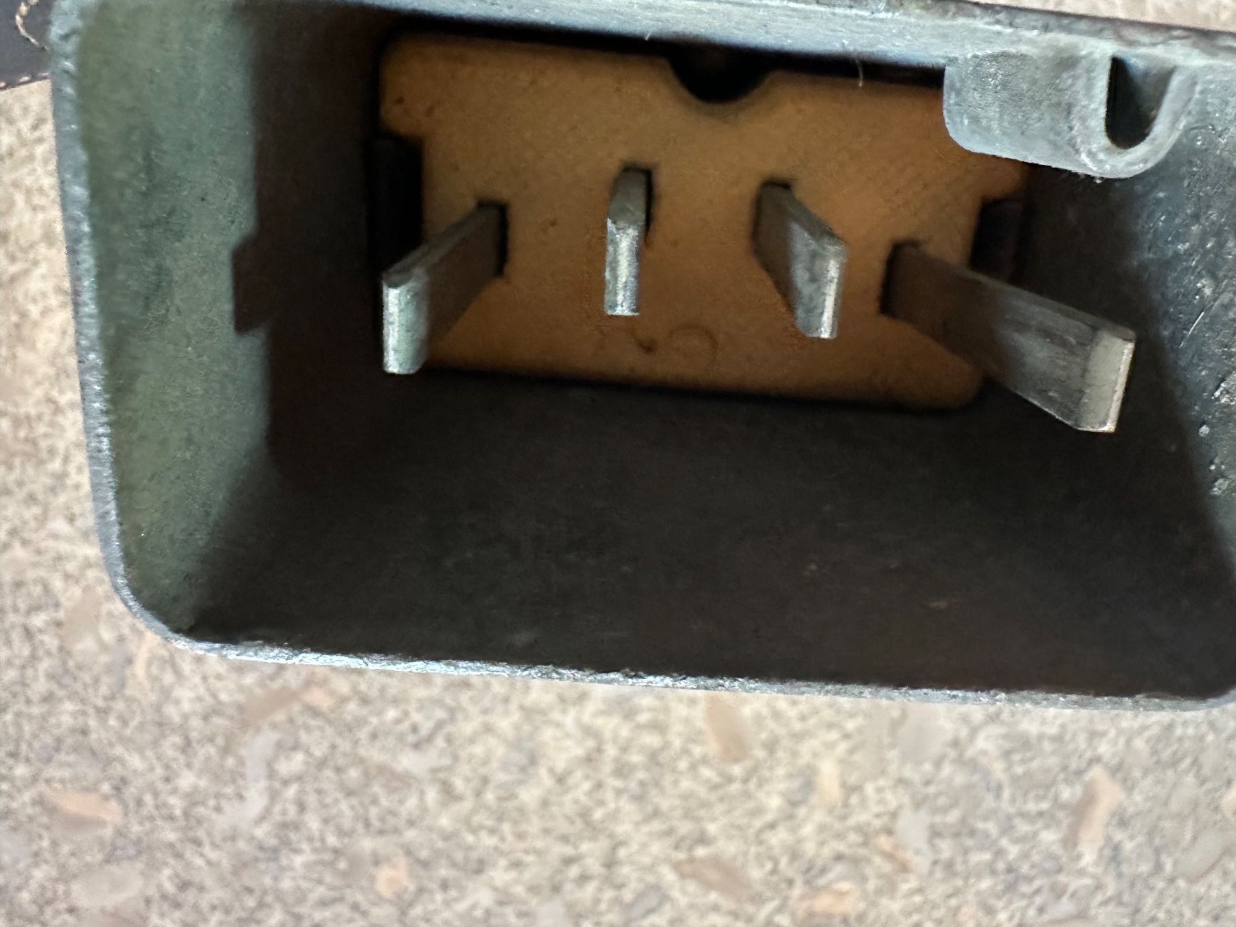 Spine: Stecker J 40 4 Polig CMC – Usato da Huttwil venduto da Bolpa 1