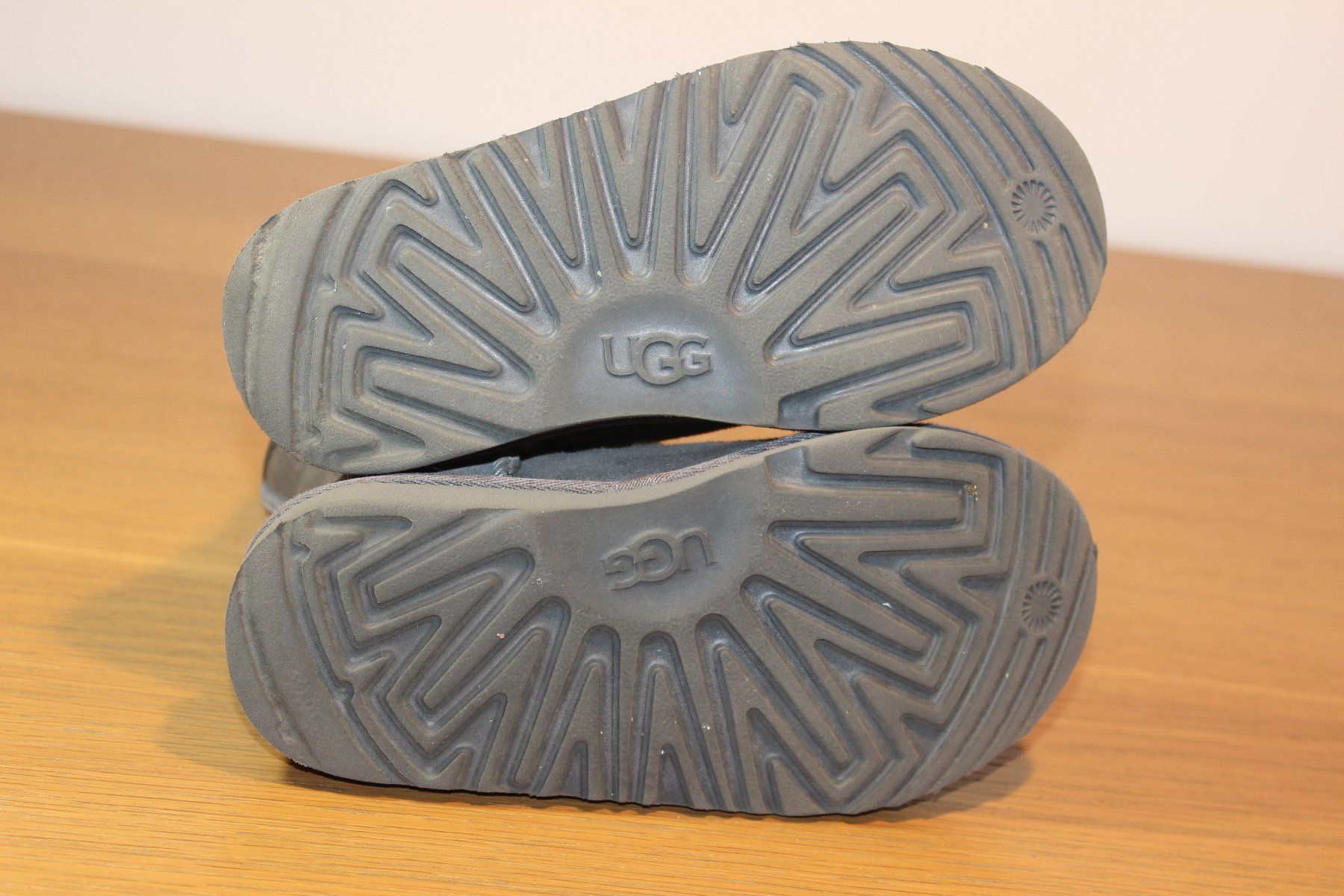 Ugg Scarpe per ragazzi: Ugg Kinderstiefel, Gr.30 – Usato da Basel venduto da Mila_Graf 3