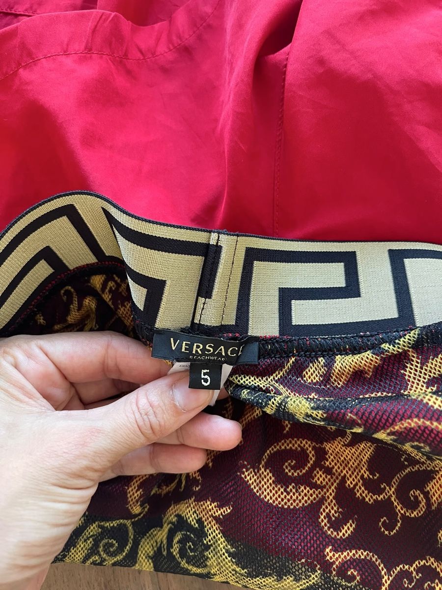 Versace Pantaloni: Versace Badehose rot Grösse 5 / M – Usato da Zürich venduto da AryaLia 4