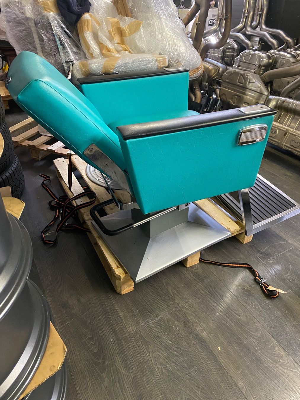 Poltrone: Coiffeur Stuhl Friseur Sessel 50ger Retro – Usato da Gränichen venduto da Mofutu 3