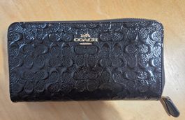 Coach Long Wallet aus schwarzem, glänzendem Lackleder