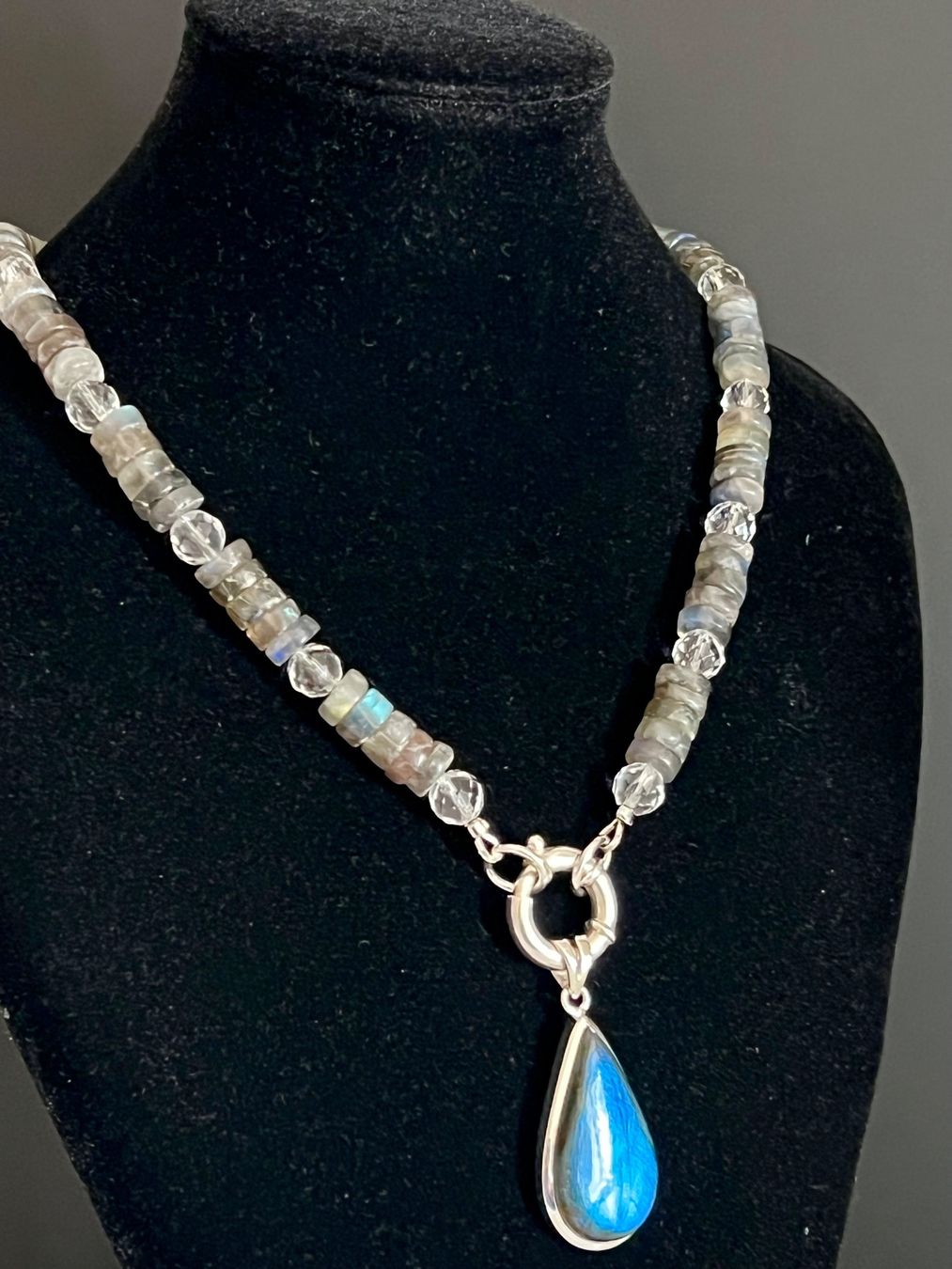 Catenine: Labradorite & Rock Crystal Necklace Sterling Silver – Nuovo e nell'imballaggio originale da Rüschlikon venduto da ThereseJewelryDesign 1
