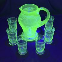 Pichet et 6 verres en ouraline - verre à l’uranium-