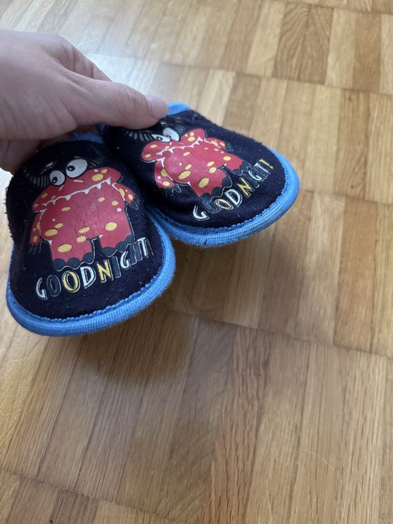 Chaussures garçon: 2 Paar Kinder Hausschuhe Gr. 27 – D'occasion à Jona par Good_luck_ 7