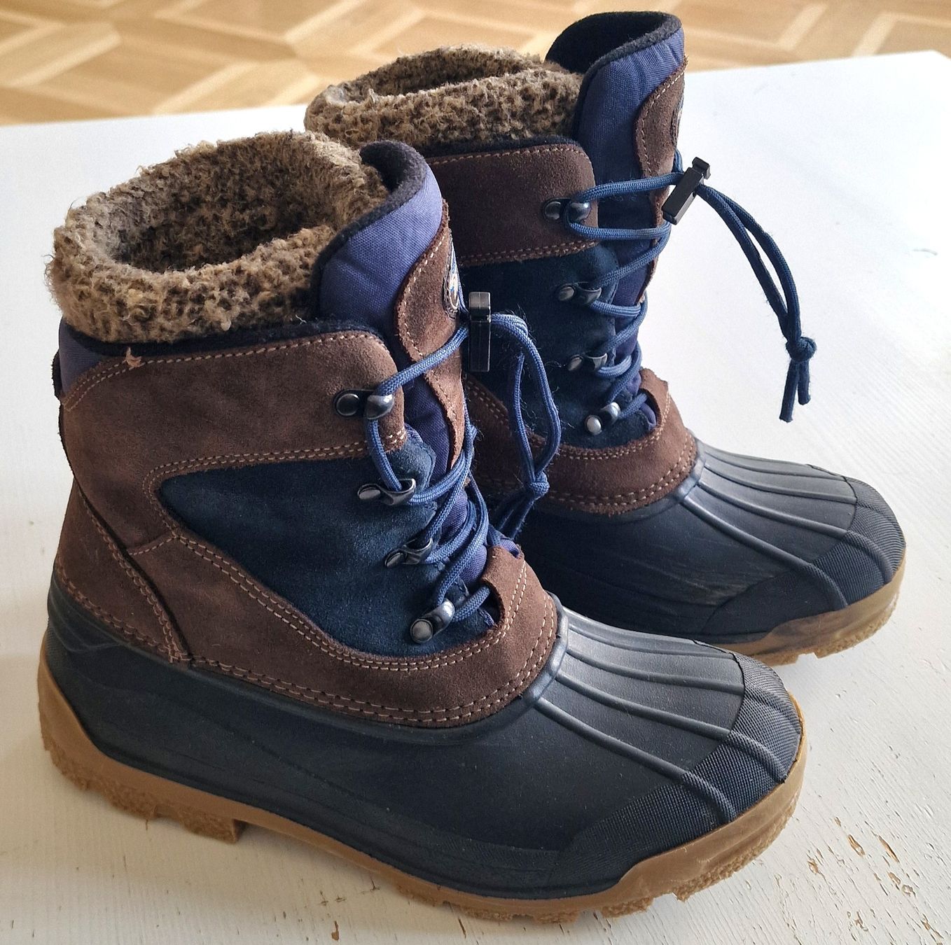 Meindl Schuhe für Jungen: MEINDL Winterschuhe Gr. 39 – Gebraucht aus Samedan von marisel